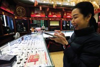 Đầu tư vàng tiềm ẩn rủi ro lớn từ chênh lệch mua vào – bán ra và chênh lệch với thị trường quốc tế