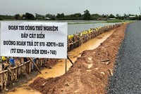 Thí điểm sử dụng cát biển cho đoạn tuyến hoàn trả ĐT978 thuộc dự án thành phần đoạn Hậu Giang - Cà Mau.