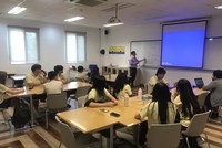 Học sinh Trường AISVN đi học trở lại ngày 3/4