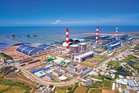 Ngành công nghiệp đóng góp lớn vào tăng trưởng GRDP của tỉnh Trà Vinh. Trong ảnh: Nhà máy nhiệt điện Duyên Hải, tỉnh Trà Vinh