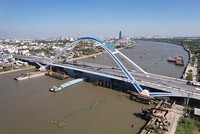 Cầu Trần Hoàng Na bắc qua sông Cần Thơ, nối liền 2 quận Ninh Kiều và Cái Răng sẽ được đưa vào sử dụng trước dịp lễ 30/4/2024. Ảnh: Nguyễn Văn Dương