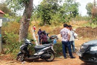 Một nhóm nhà đầu tư bắt đầu đi săn đất nền trở lại. Ảnh: Việt Dũng 