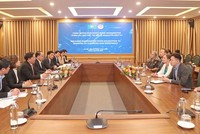 Thứ trưởng Bộ Kế hoạch và Đầu tư Trần Duy Đông tiếp xã giao Phái đoàn Bang Washington (Hoa Kỳ) ngày 9/4. (Ảnh: NIC)