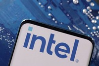 Sản phẩm mới Gaudi 3 giúp Intel gia tăng sức mạnh trên đường đua chip AI. Ảnh: Reuters