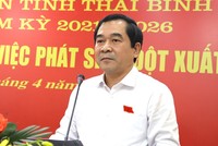 Phó Bí thư thường trực Tỉnh ủy, Chủ tịch HĐND tỉnh Thái Bình Nguyễn Tiến Thành phát biểu tại kỳ họp.