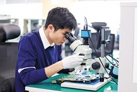 Samsung sẽ tiếp tục gia tăng , tuyển dụng nhân lực cho các hoạt động R&D tại Việt Nam. Trong ảnh: Kỹ sư làm việc tại SRV