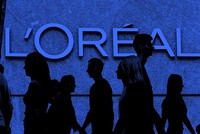 Phá kỷ lục kinh doanh trong năm 2023, L'Oréal tăng cổ tức lên 6,60 euro