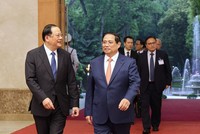 Thủ tướng Chính phủ Phạm Minh Chính gặp làm việc với Thủ tướng Chính phủ nước Cộng hòa Dân chủ Nhân dân Lào Sonexay Siphandone nhân dịp tham dự Diễn đàn Tương lai ASEAN tại Hà Nội. (Ảnh: Đức Thanh)