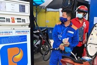 Sau nhiều kỳ tăng liên tiếp, giá xăng dầu được điều chỉnh giảm từ 15g 25/4.