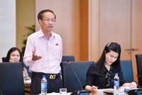 Ủy viên chuyên trách Ủy ban Kinh tế, đại biểu Đinh Ngọc Minh tham gia ý kiến. Ảnh: Nghĩa Đức