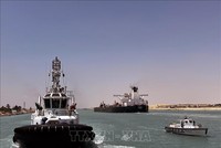 Tàu thuyền di chuyển trên kênh đào Suez của Ai Cập. Ảnh: Nguyễn Tùng/PV TTXVN tại Ai Cập