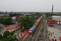 Đoàn tàu chở hàng rời ga Cao Xá tham gia hành trình liên vận quốc tế.