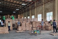 Xuất khẩu gỗ sang Hàn Quốc sẽ khó khăn nếu bị áp thuế chống bán phá giá như dự tính. Ảnh: Gia Huy