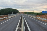 Một đoạn trên tuyến Quốc lộ 15D hiện hữu.