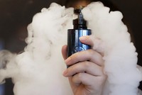 Bộ Công thương kiến nghị chưa cho lưu hành thuốc lá điện tử.