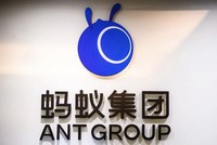 Logo của Ant Group bên ngoài văn phòng công ty ở Hong Kong, Trung Quốc. Ảnh: AFP