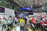 Năm nay VMS lần đầu tiên có sự góp mặt của các gian hàng xe máy đến từ Honda, SYM và Yamaha Motor, hứa hẹn đem tới sự lựa chọn đa dạng cho khách hàng.