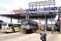 Trạm thu phí Quốc lộ 91, thuộc một trong những dự án BOT giao thông đang gặp khó khăn