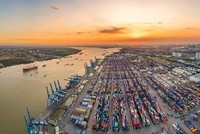 Gần 90% khối lượng hàng hóa thương mại của Việt Nam được vận chuyển bằng đường biển