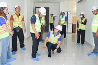 Khách hàng đi xem nhà thực tế tại Bình Dương