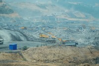 Mỏ than đá Kaleum, tỉnh Sê Kong (Lào), một trong những mỏ than có trữ lượng lớn được khai thác và vận chuyển về Việt Nam qua cửa khẩu La Lay.