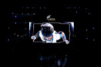 Công nghệ 3D Nake -eye đa chiều, cộng hưởng âm nhạc sôi động