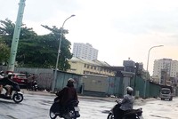 Dự án 220 - Bình Thới còn quây kín tôn