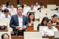 Đại biểu Nguyễn Quang Huân, đoàn đại biểu Quốc hội tỉnh Bình Dương phát biểu tại Hội trường sáng 25/5