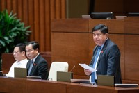 Bộ trưởng Nguyễn Chí Dũng báo cáo trước Quốc hội trong phiên làm việc chiều 25/5