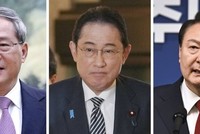 Tổng thống Yoon Suk Yeol (phải) sẽ hội đàm với Thủ tướng Trung Quốc Lý Cường (trái) và Thủ tướng Nhật Bản Fumio Kishida (giữa) vào ngày 27/5. (Nguồn: EPA)