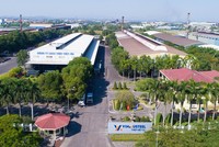 Công ty Liên doanh sản xuất thép Vinausteel (Thép Việt Úc) đang sử dụng hơn 5,5 ha đất xây dựng văn phòng làm việc, xưởng sản xuất, kho cán luyện thép, thời hạn đến hết năm 2025.