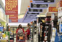 Người dân mua sắm tại siêu thị ở San Mateo, California, Mỹ. (Ảnh: THX/TTXVN)