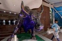 Bên trong khuôn viên Sở giao dịch chứng khoán Bombay (BSE) ở Mumbai, Ấn Độ. (Nguồn: Reuters)