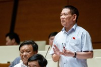 Bộ trưởng Bộ Tài chính Hồ Đức Phớc (Ảnh: Quốc hội).