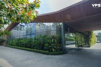 Khuôn viên phủ xanh tại văn phòng Hội sở VPS