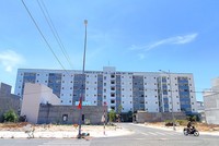 Theo ghi nhận vào cuối tháng 4/2024, nhiều lô tại tầng trệt Chung cư nhà ở xã hội D7 - D10 vẫn chưa có người thuê. Mục đích cho thuê các lô tại đây gồm cho thuê văn phòng, nhà trẻ, shop quần áo, cửa hàng tiện lợi, cà phê...