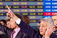 Khối ngoại bán ròng, khối công ty chứng khoán tái cơ cấu danh mục...