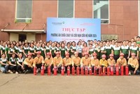 Tập thể cán bộ và lực lượng bảo vệ tại Vietcombank Hải Dương tham gia thực tập công tác PCCC & CNCH