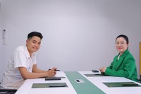 Phóng viên Báo Đầu tư Chứng khoán trao đổi và làm việc với đại diện doanh nghiệp