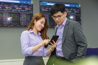 Nên đầu tư dài hạn, vì cơ hội thành công lớn hơn và không lãng phí thời gian rảnh rỗi