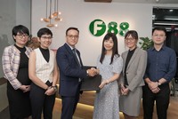 Ông Trần Đức Vinh, Giám đốc khối Tư vấn Tài chính, KPMG Việt Nam và bà Trần Mai Thảo, Giám đốc Tài chính F88 công bố chương trình hợp tác giữa hai bên