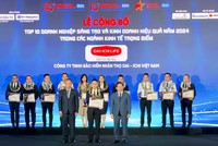 Ông Ngô Việt Phương, Phó tổng giám đốc Kinh doanh Dai-ichi Life Việt Nam nhận vinh danh “Top 10 Doanh nghiệp Sáng tạo và Kinh doanh hiệu quả năm 2024 - Ngành Bảo hiểm” 