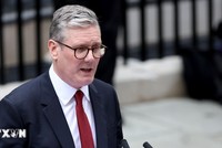 Tân Thủ tướng Anh Keir Starmer phát biểu bên ngoài tòa nhà số 10 phố Dowing, ngày 5/7. (Ảnh: THX/TTXVN)