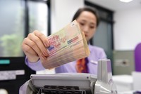 Tín dụng tăng chậm, trong khi việc cải thiện NIM gặp thách thức