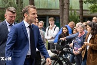 Tổng thống Pháp Emmanuel Macron rời điểm bầu cử Quốc hội ở Le Touquet ngày 30/6/2024. (Ảnh: THX/TTXVN)