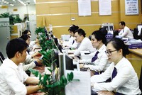 Mặt bằng lãi suất huy động đang biến động mạnh khi hàng chục ngân hàng tăng lãi suất. Ảnh: Đức Thanh