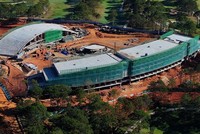 Dự án Tòa nhà câu lạc bộ golf Đồi Cù trở thành tâm điểm của dư luận tại Lâm Đồng trong thời gian qua, khi chủ đầu tư là Công ty cổ phần Hoàng Gia ĐL tự ý xây dựng nhiều hạng mục, công trình quy mô lớn nhưng không phép và sai phép.