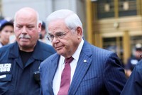 Nghị sỹ đảng Dân chủ Bob Menendez từ chức. (Nguồn: Reuters)