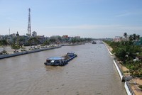 Xà lan vận chuyển cát trên kênh Xáng Xà No đoạn qua TP Vị Thanh - Hậu Giang