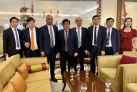 Bộ trưởng Bộ Kế hoạch và Đầu tư Nguyễn Chí Dũng làm việc với đại diện Tập đoàn Adani. (Ảnh: MPI)